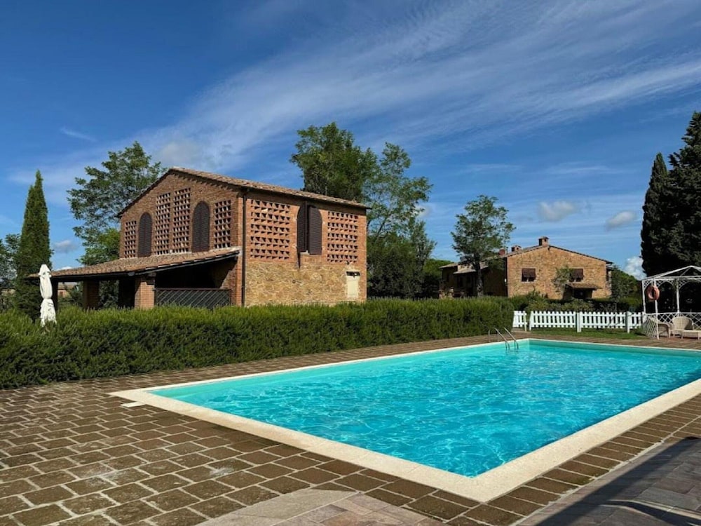 Villa with terrace and pool — 4-Star Luxury Hotel in Montaione, Italy