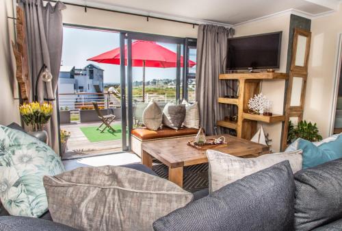 Modern Beachfront with swimming pool 27 Azure Blouberg Cape Town