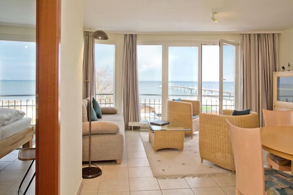 SEETELHOTEL Ostseeresidenz Bansin mit Pool und unmittelbarer Strandnähe — 4-Star Luxury Hotel in Seebad Bansin, Germany