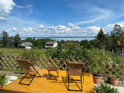 Balatoni Panoráma Apartman Bacchus Badacsony — 4-Star Luxury Hotel in Badacsonytomaj, Hungary