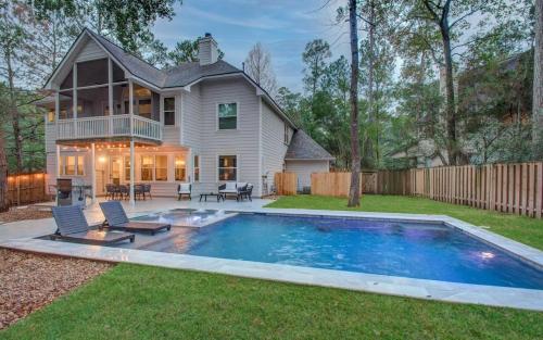 Luxury Mansion Dream Home 6 Bed Pool Grill — 4-Star Luxury Hotel in The Woodlands, United States