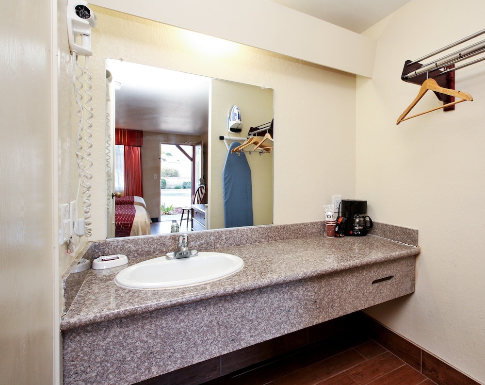 Red Roof Inn Lompoc - photo 43