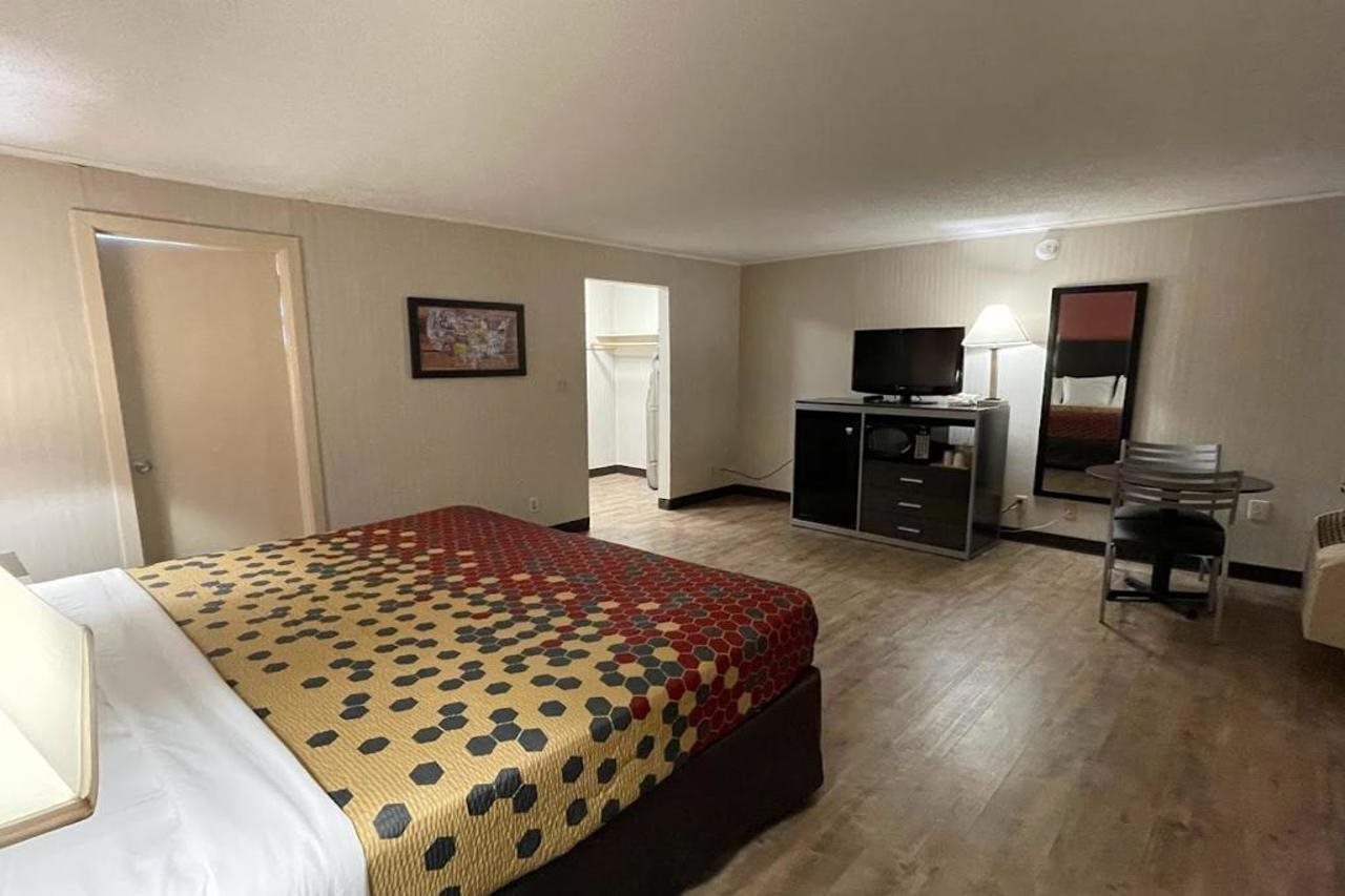 Economy Inn East Hartford CT - photo 10