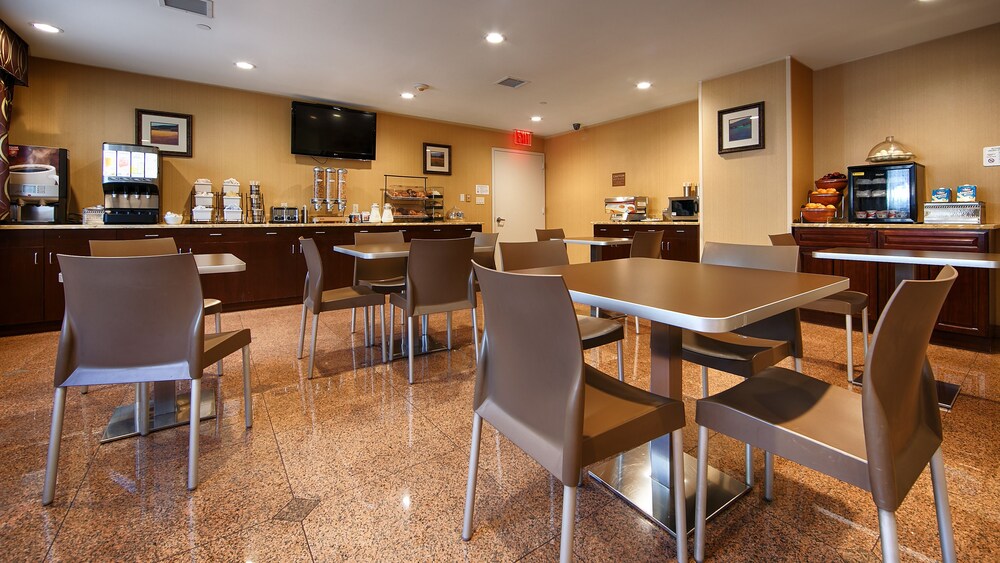 Best Western Plus Arena Hotel - photo 19