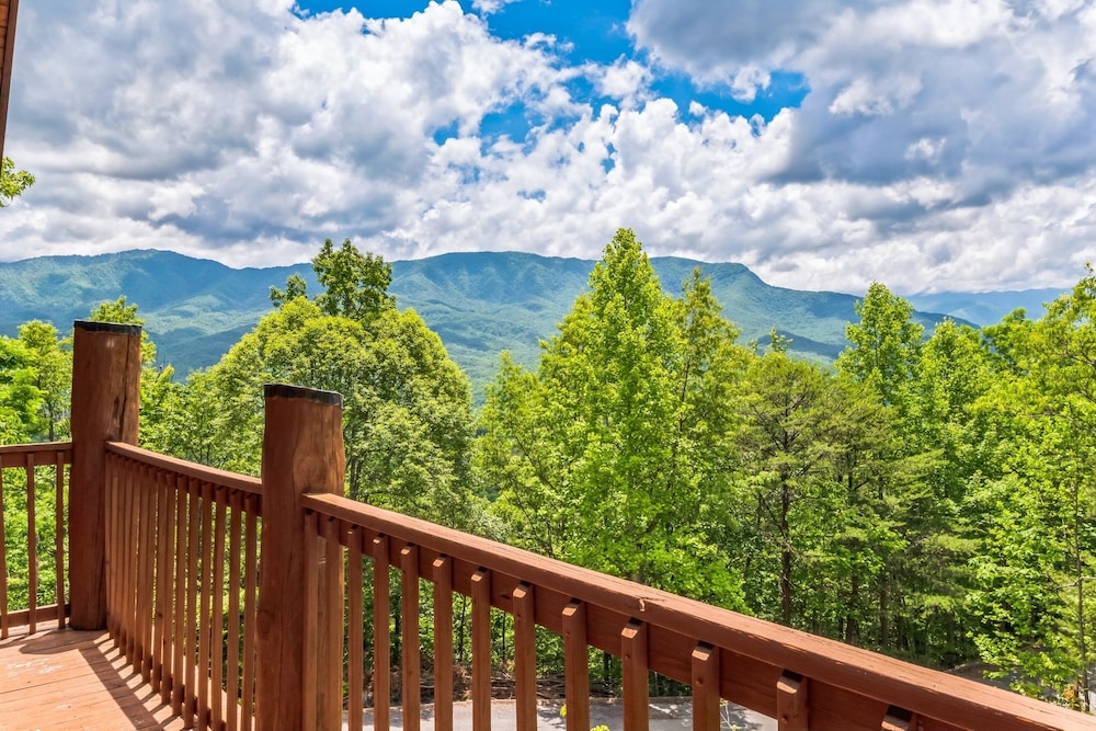 Star Views Secluded W mountain Views 2 Bedroom Cabin by Heavenly Views Resort - photo 26