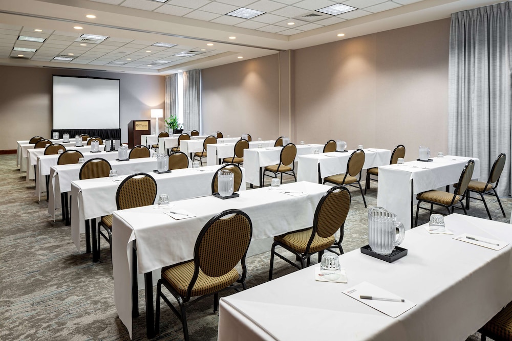 Hilton Garden Inn Chicago OHare Airport - photo 42