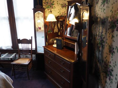 Old Consulate Inn - photo 2