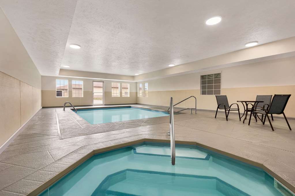 Microtel Inn & Suites by Wyndham Lincoln - photo 9