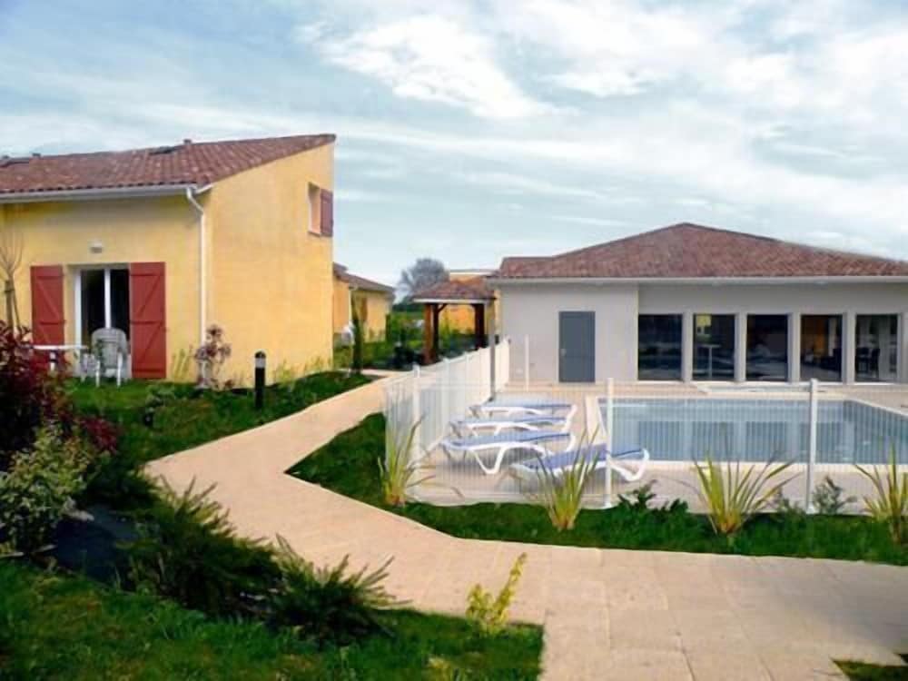 Résidence Saskia — 5-Star Luxury Hotel in Cazaubon, France