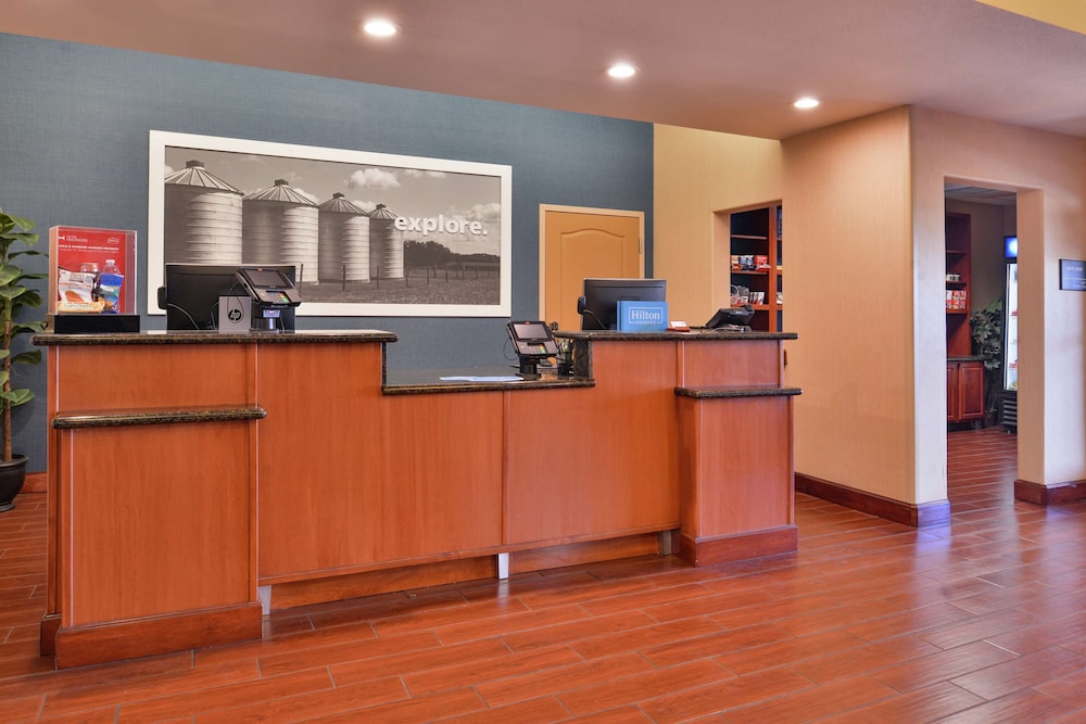 Hampton Inn & Suites Woodland Sacramento Area - photo 3