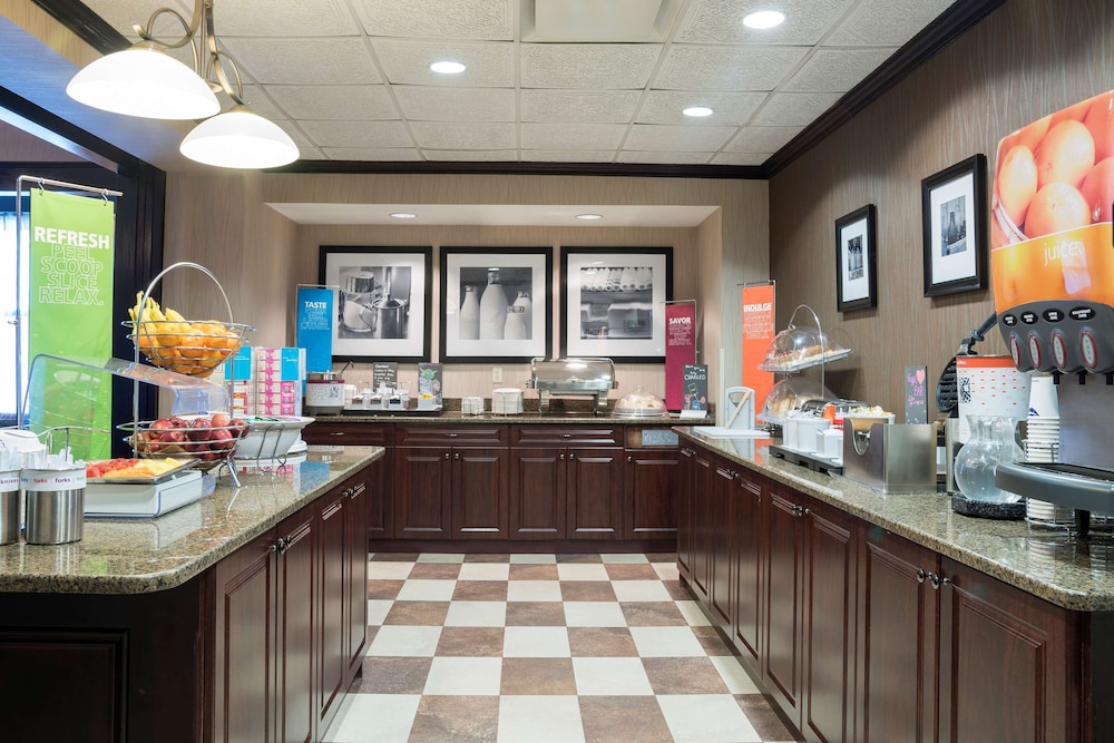 Hampton Inn Detroit Roseville - photo 28