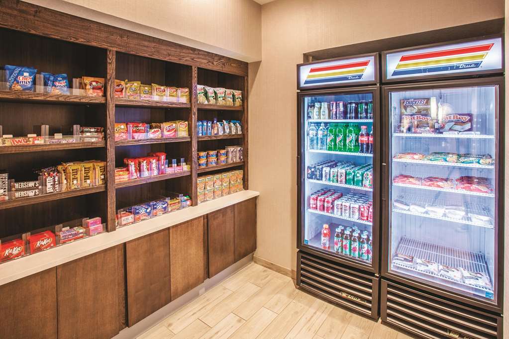 La Quinta Inn & Suites by Wyndham Duluth - photo 23