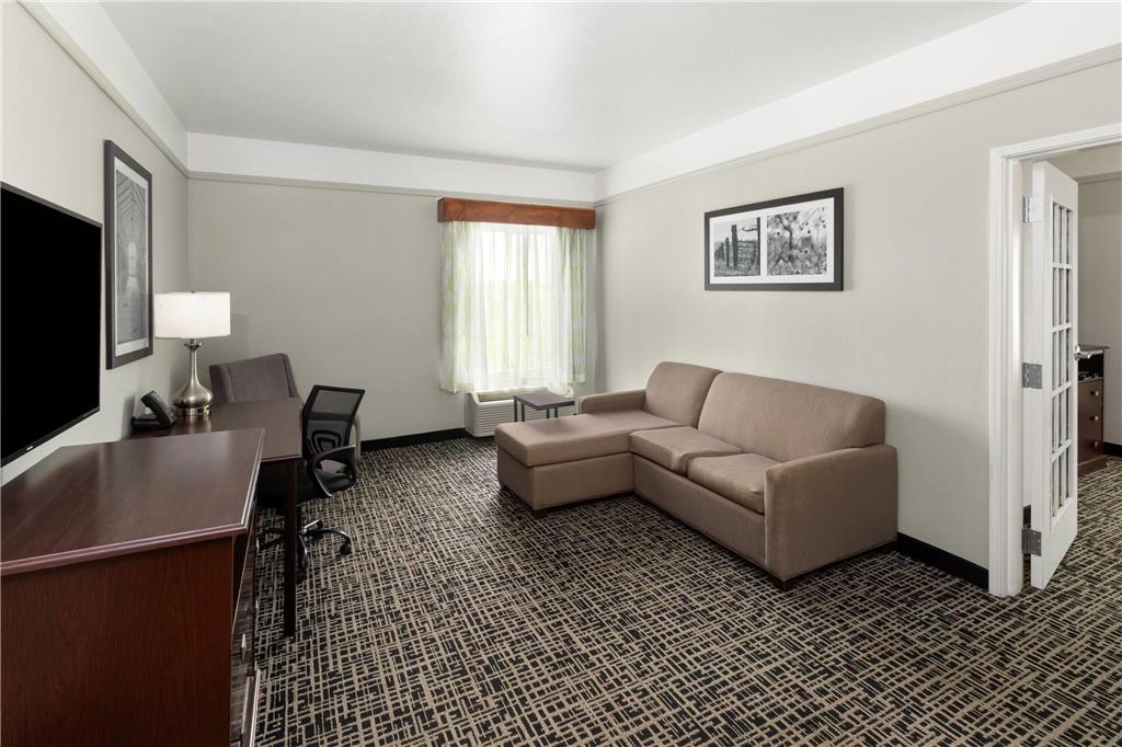 La Quinta Inn & Suites by Wyndham Brownwood - photo 22