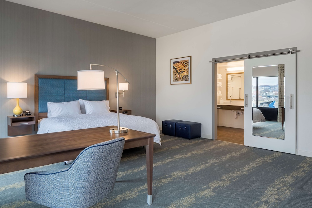 Hampton Inn & Suites Newport Cincinnati - photo 11