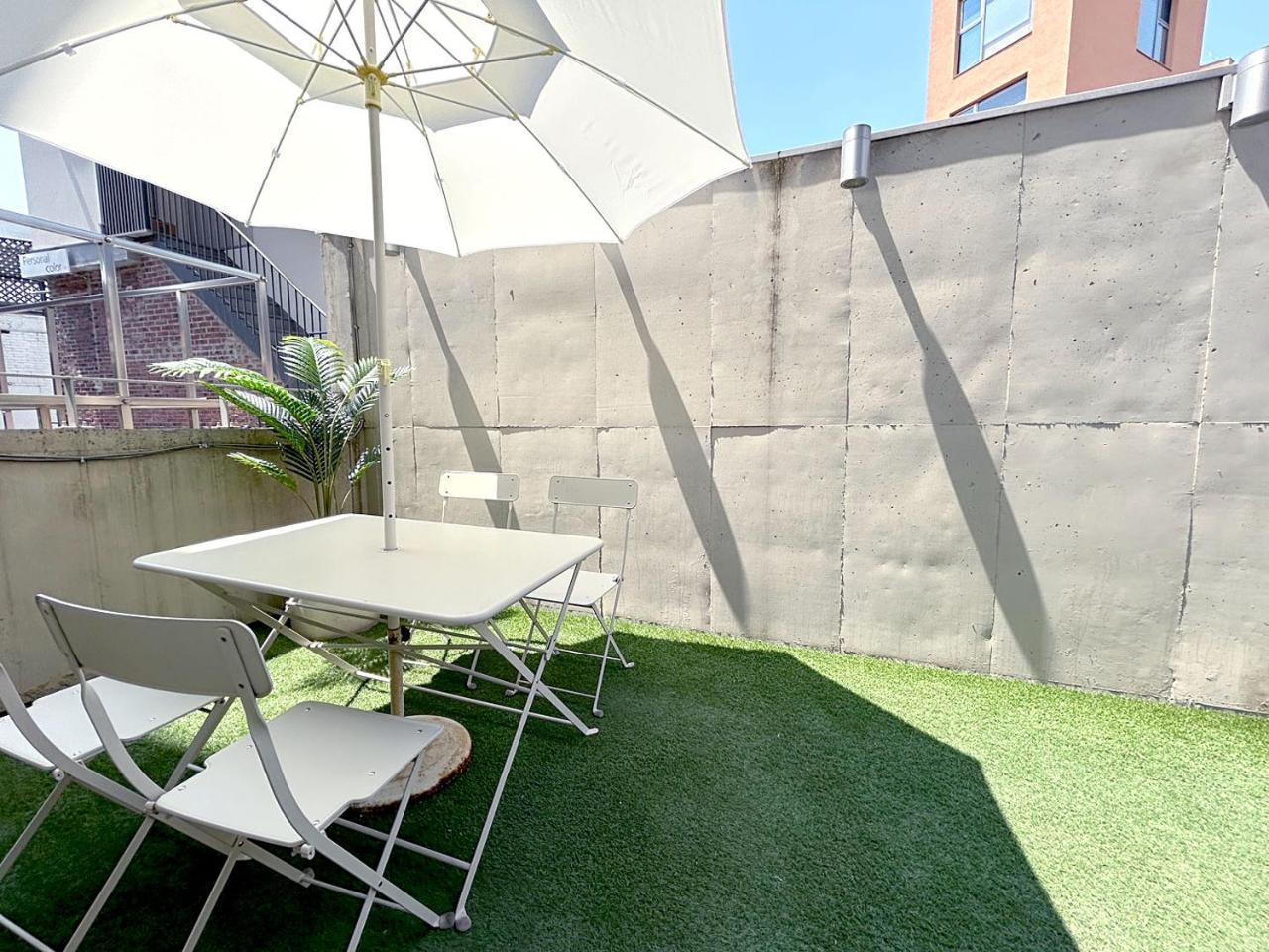 Hongdae good vibe with terrace — 4-Star Luxury Hotel in Seoul, South Korea