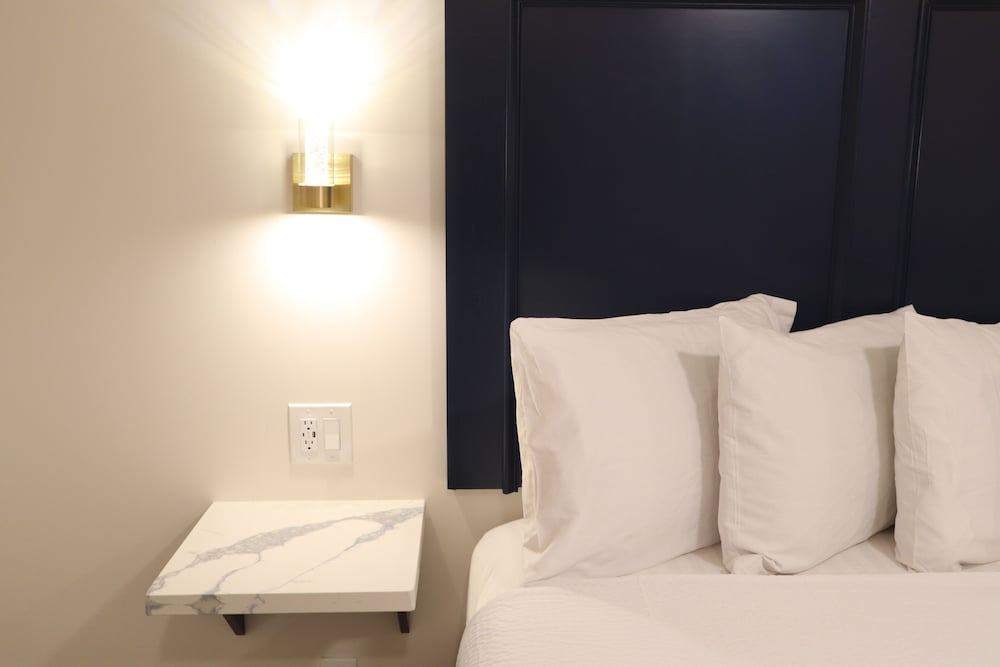 Blufftop Inn & Suites - photo 101
