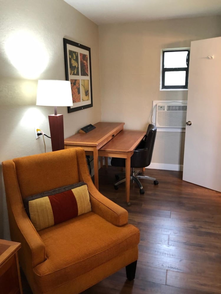 Ocala Cove Motel - photo 18