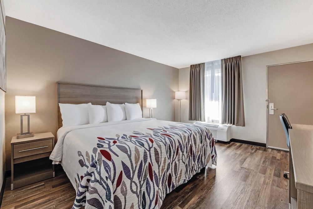 Red Roof Inn & Suites Wilkesboro - photo 20