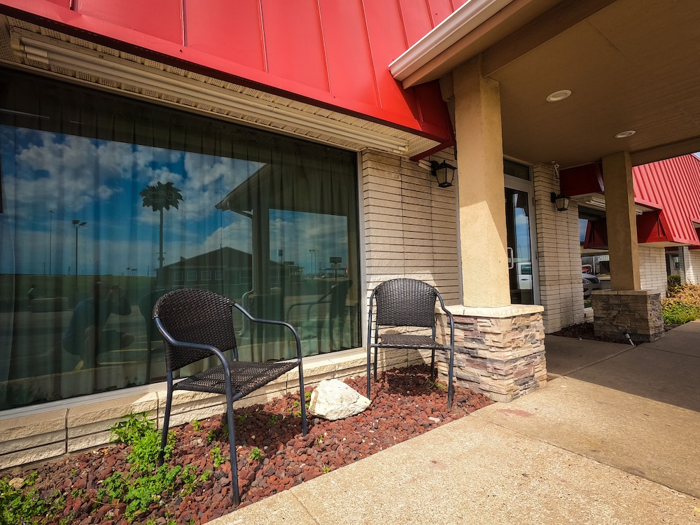Americas Best Value Inn Salina - photo 22