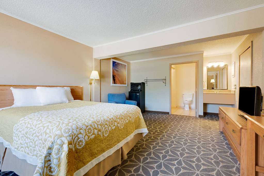 Days Inn by Wyndham Fairmont - photo 11