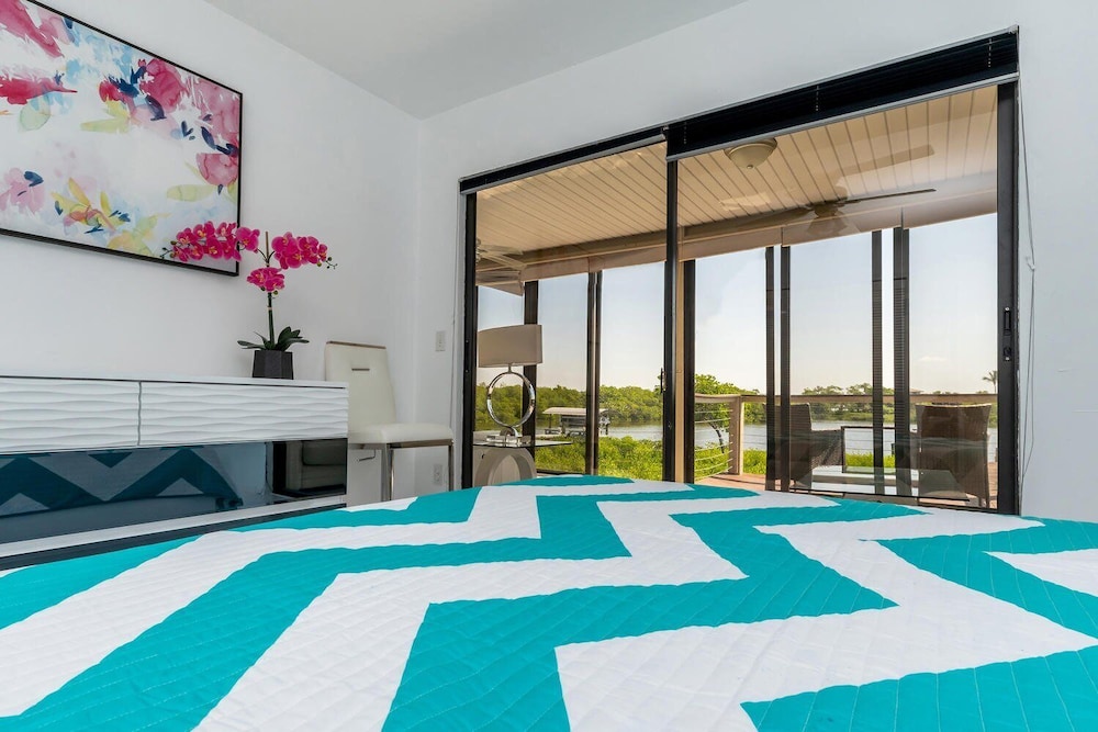 Blue Lagoon Estate — 4-Star Luxury Hotel in Fort Myers Beach, United States