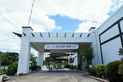 Lone Star Glamp Inn - photo 6