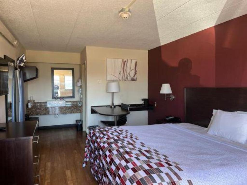 Baymont by Wyndham Holland Toledo - photo 10