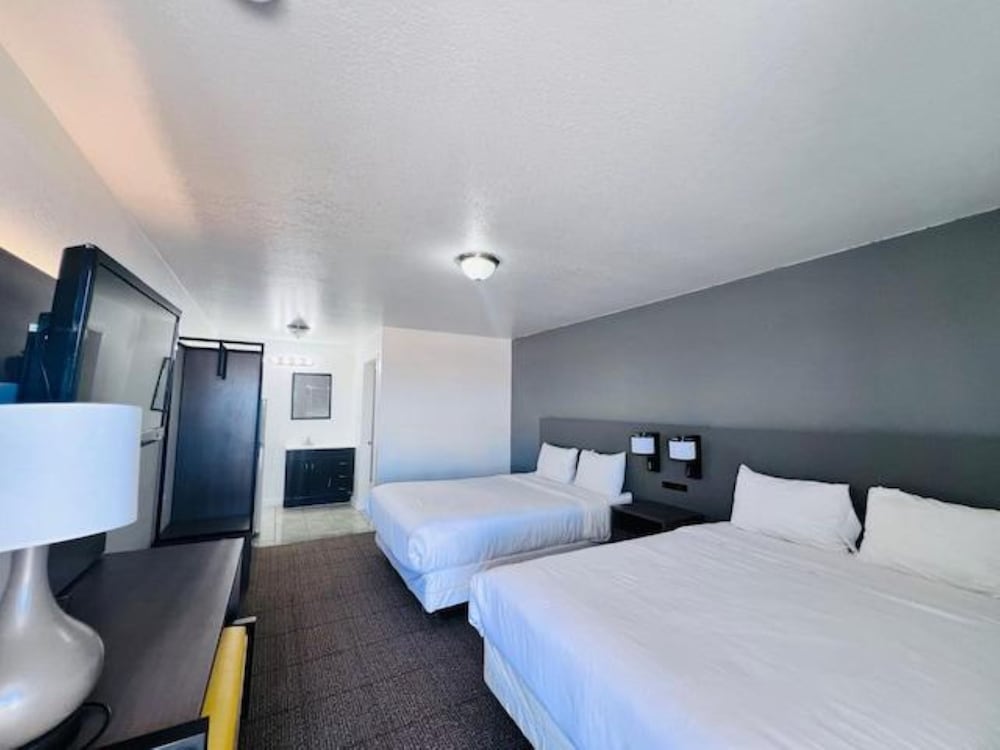 OYO Garden Inn and Suites Pearsall I 35 East - photo 17