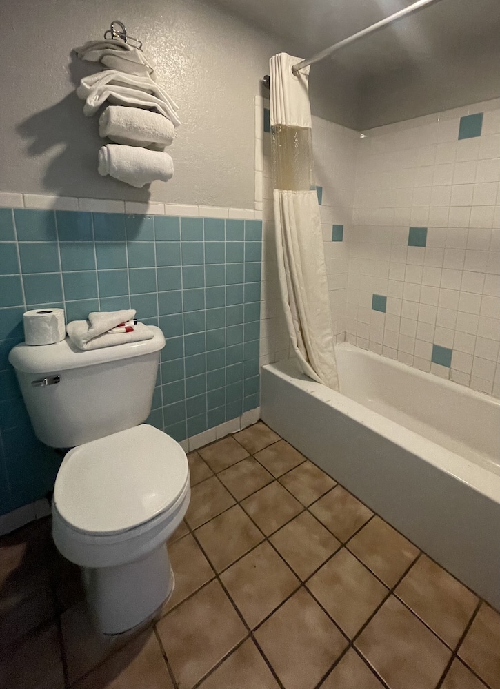 Travelodge by Wyndham Farmington Hwy 64 - photo 24