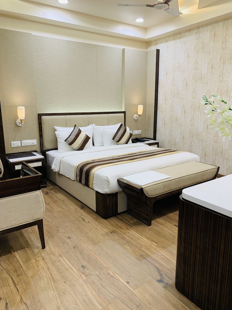 Hotel The Grand Kaushalya in Sohagpur, India