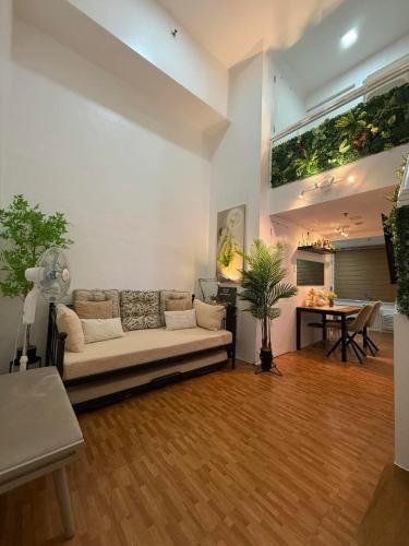 Trendy 3BR Loft Condo along EDSA — 4-Star Luxury Hotel in Manila, Philippines