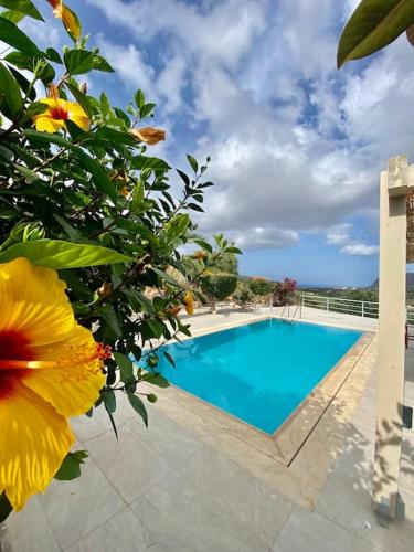 Private Hillside Retreat - last minute hotel in Unknown City