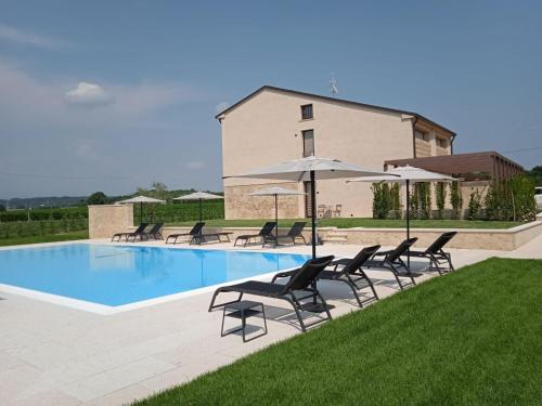 agriturismo Casa Pezzo — 4-Star Luxury Hotel in Castelnuovo Del Garda, Italy