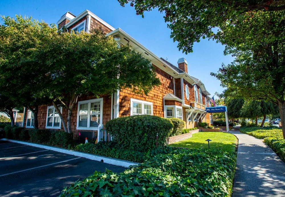 Best Western Plus Elm House Inn