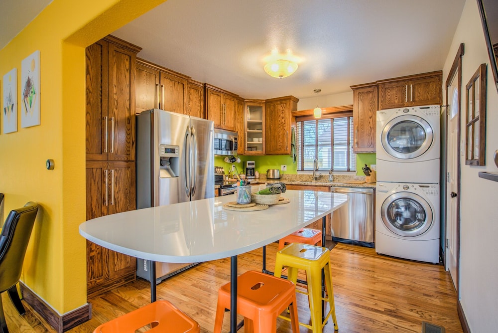 Stir Crazy Bike Trails Dogs OK Food & Nightlife — hotel in Colorado Springs