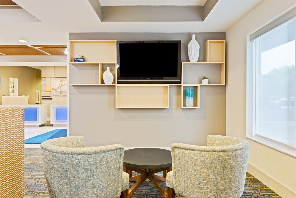 Holiday Inn Express Hotel & Suites Tavares Leesburg by IHG - photo 2