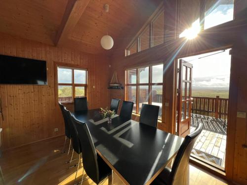 Private cottage on Golden Circle with hot tub