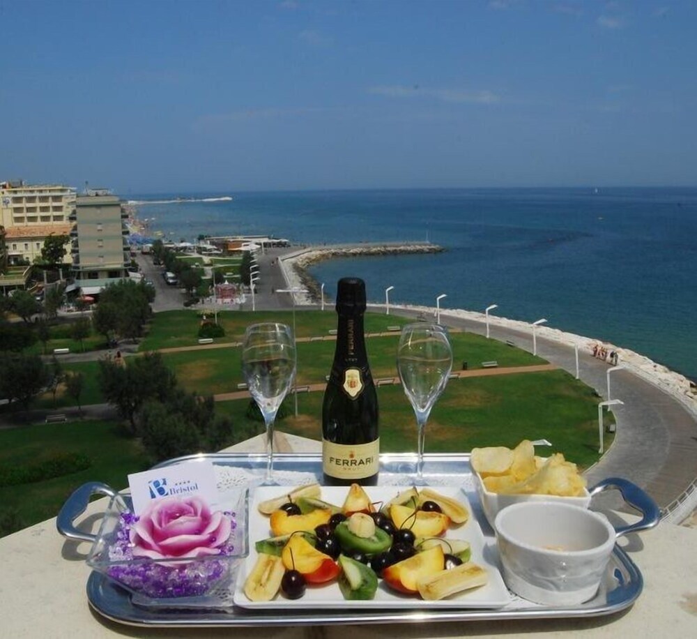 Bristol Hotel - last minute hotel in Pesaro
