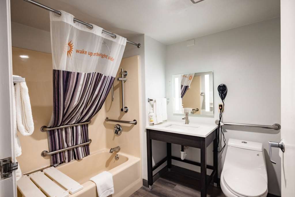 La Quinta Inn by Wyndham Tampa Near Busch Gardens - photo 43