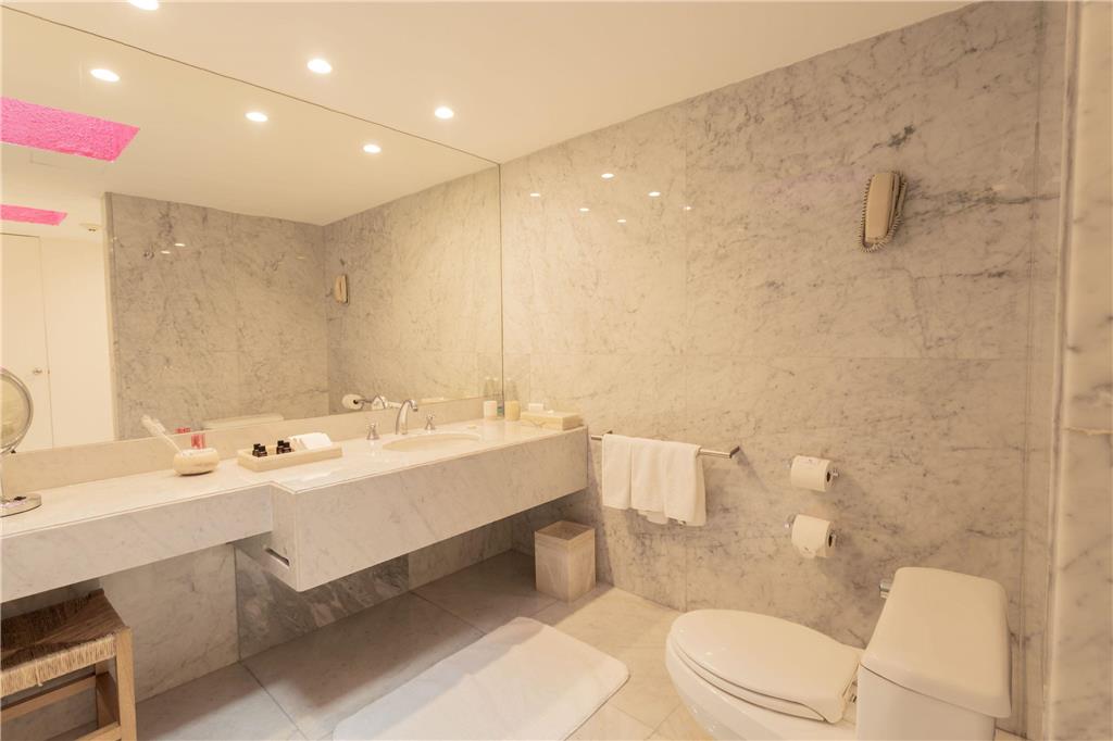 Presidential Suite bathroom