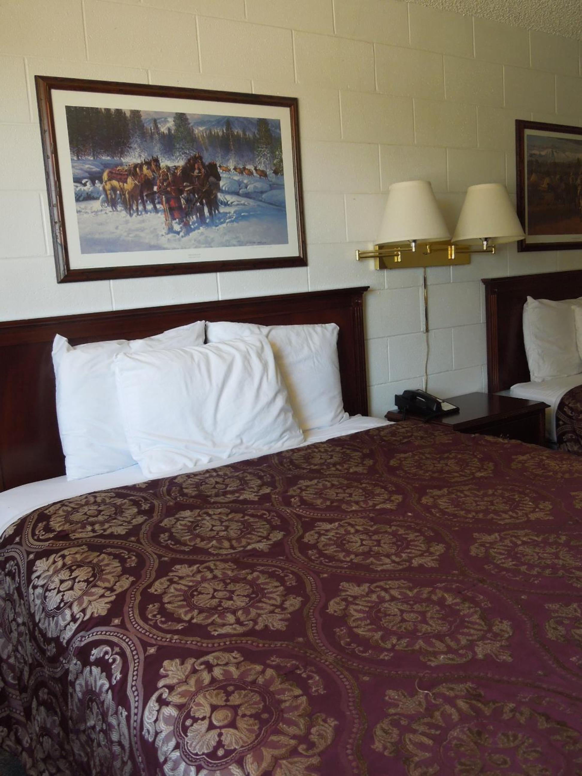 The Pines Motel - photo 16