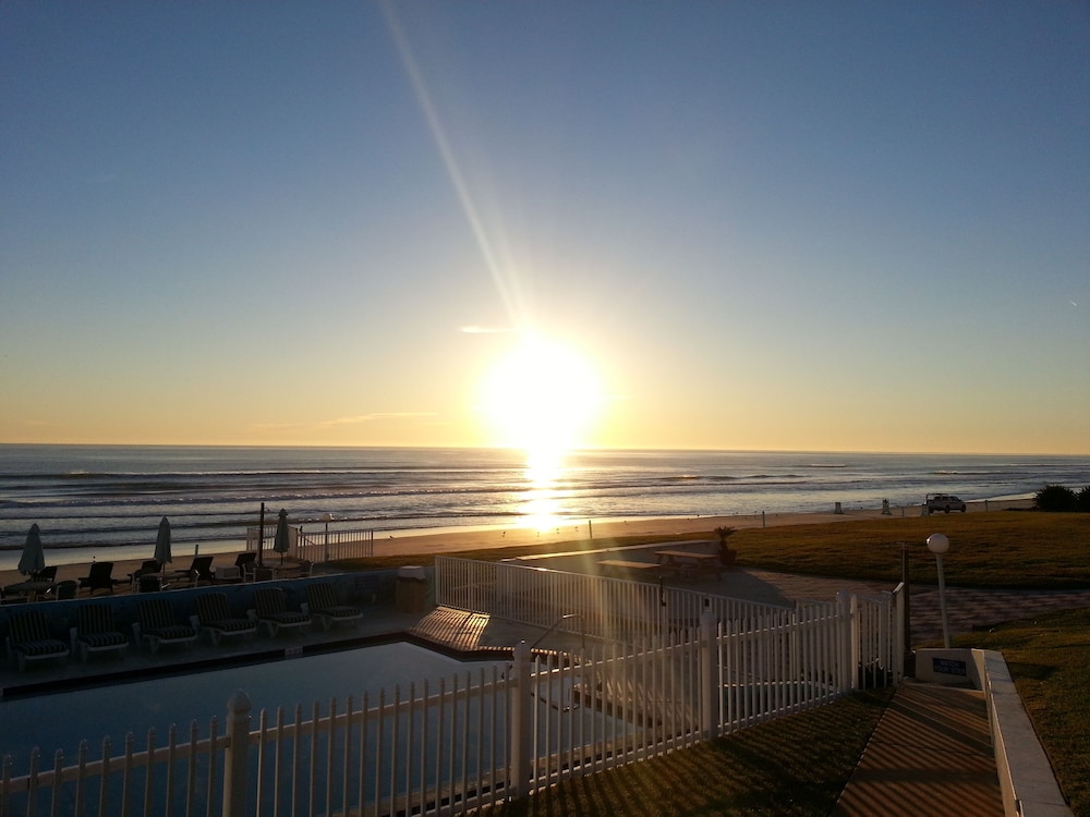Shoreline Suites & Cabana Cottages - photo 126