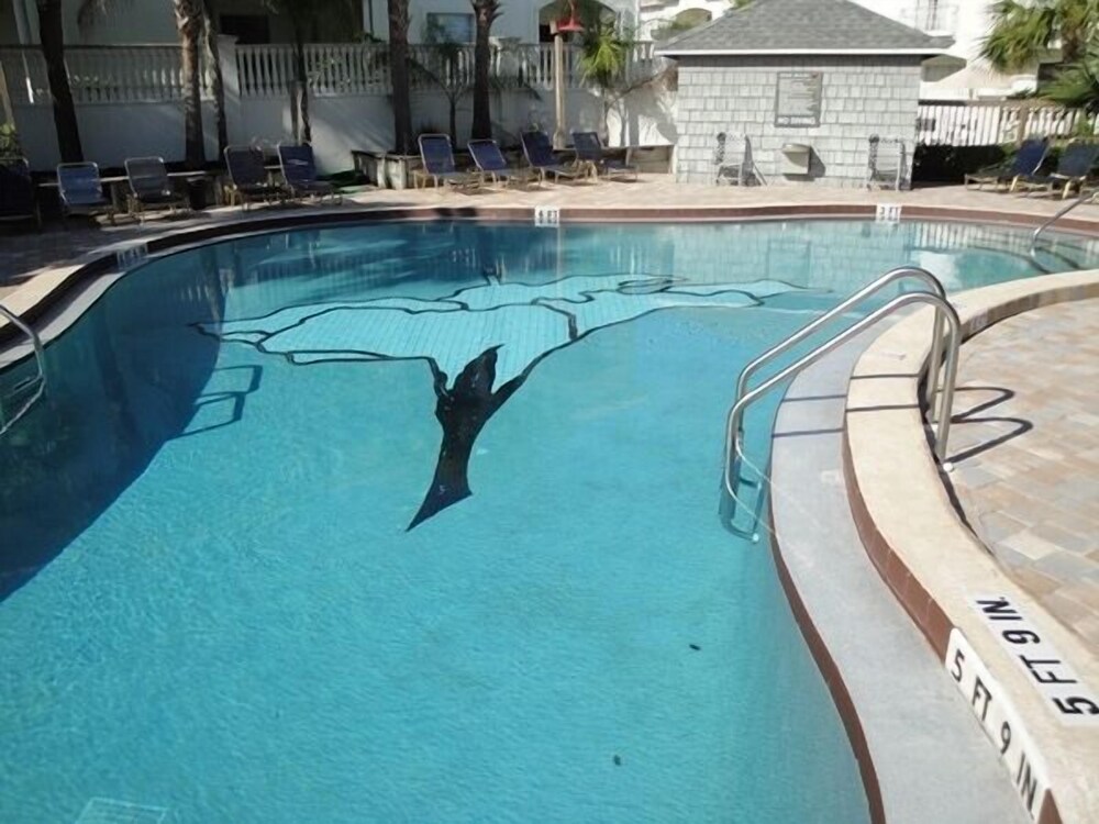Hibiscus Oceanfront Resort - photo 24