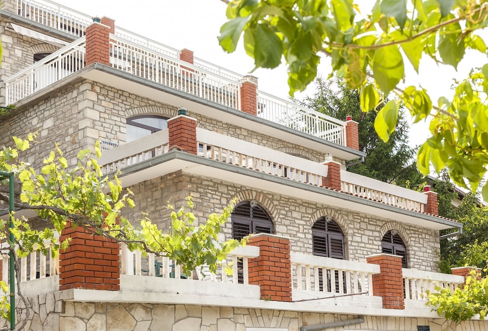 Star With Swimming Pool A4 Lavanda in Marina, Croatia