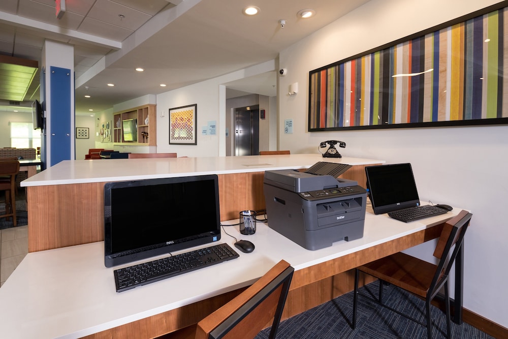 Holiday Inn Express & Suites Michigan City by IHG - photo 13