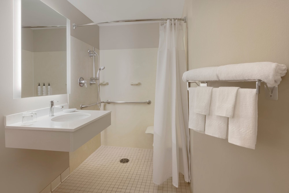 SpringHill Suites by Marriott Newark Liberty International - photo 15
