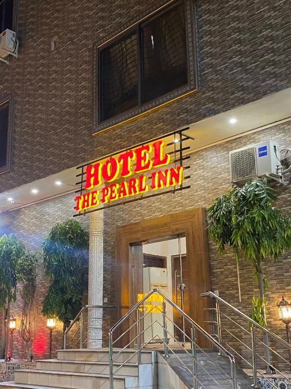 Hotel Pearl Inn & Suites