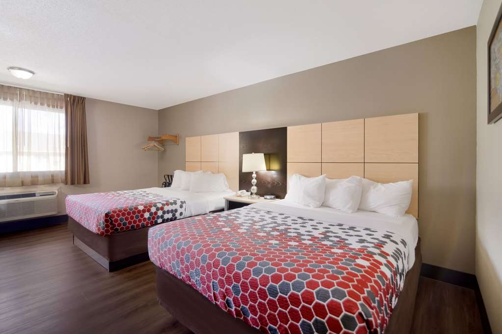 Econo Lodge Grand Forks near University - photo 17