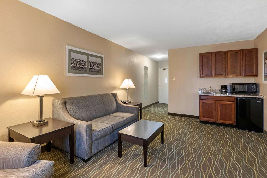 Quality Inn & Suites Des Moines Merle Hay Road - photo 32