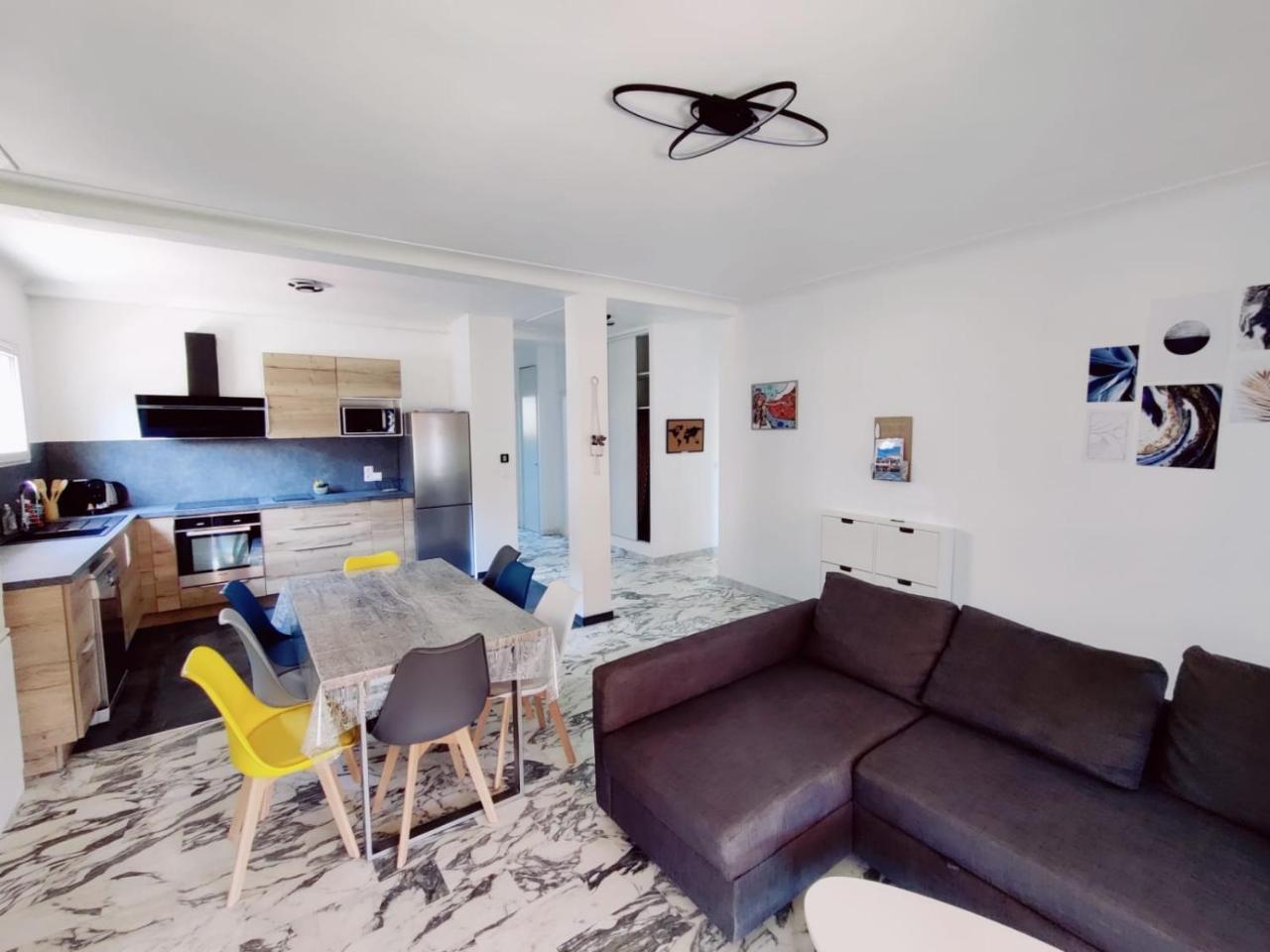 La Villa Castel Haut de Villa Parkings 3 Chambres 8 Couchages Jardin Barbecue — 4-Star Luxury Hotel in Cagnes-Sur-Mer, France